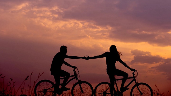 pareja-en-bicicleta